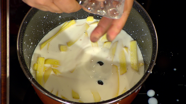 Junior a Fero sa rozhodli vo varení použiť čierne uhlie